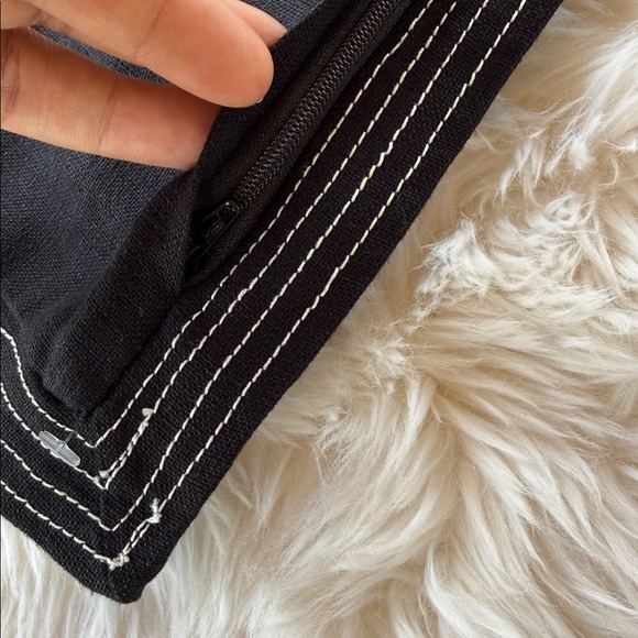 Yves Delorme decorative pillowcase with White Shirt Stitch Design - Picture 3 of 9